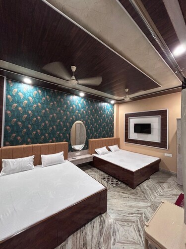 4 Bed AC Room | Shree Narayana(P) Guest House
