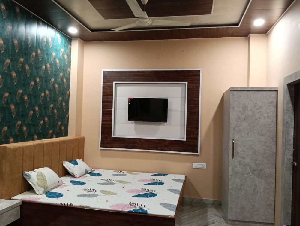4 Bed AC Room | Shree Narayana(P) Guest House