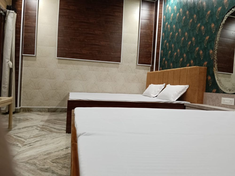 4 Bed AC Room | Shree Narayana(P) Guest House